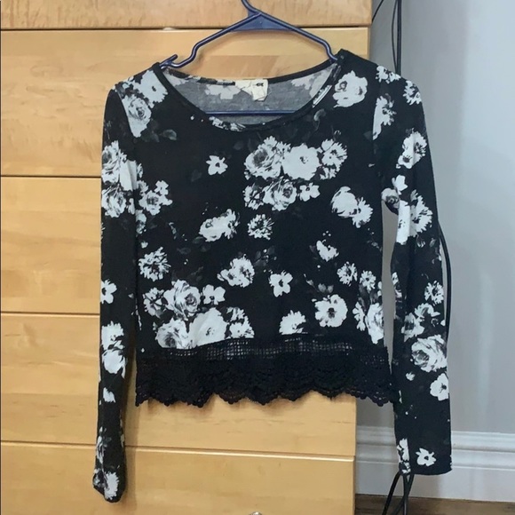 La Hearts Tops - PACSUN black and white floral top